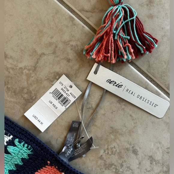 Halter top NWT - Picture 2 of 3